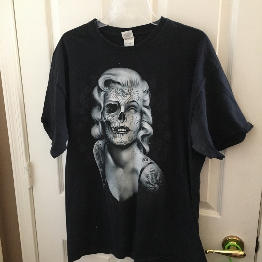 FINAL MARKDOWN Men’s fruit of the loom graphic tee xl